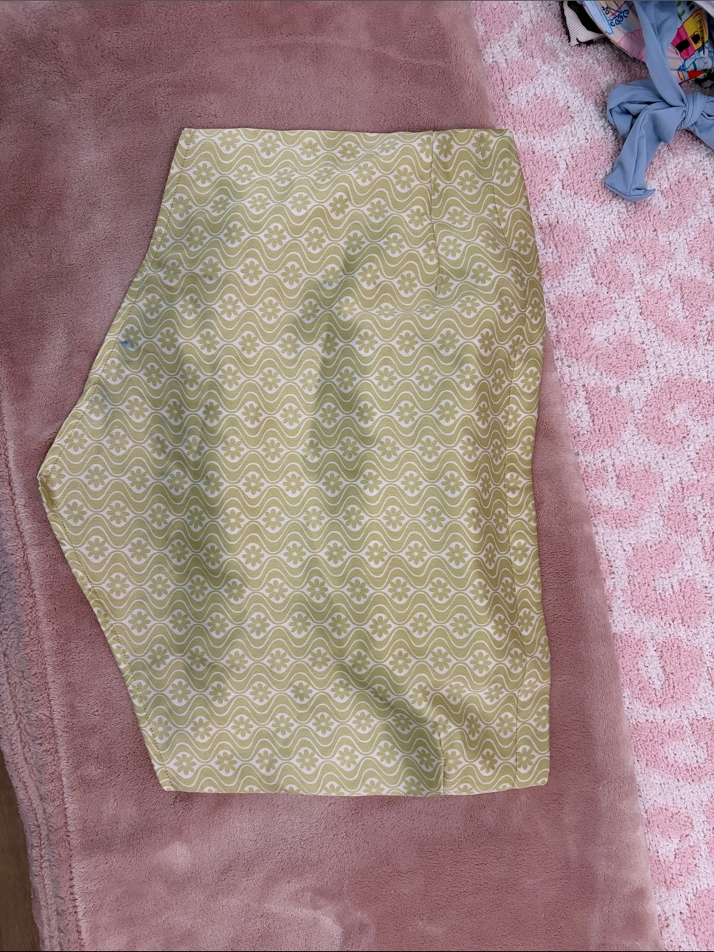 Hollister Yellow and White Patterned Crop Top